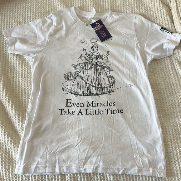 Last Chance - Huntington Library | Disney Exhibit Cinderella T-Shirt NWT - Picture 5 of 10